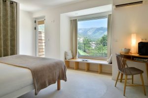 Suite Junior avec lit double et vue sur les montagnes, hotel design corse, Boutique Hôtel Artemisia.